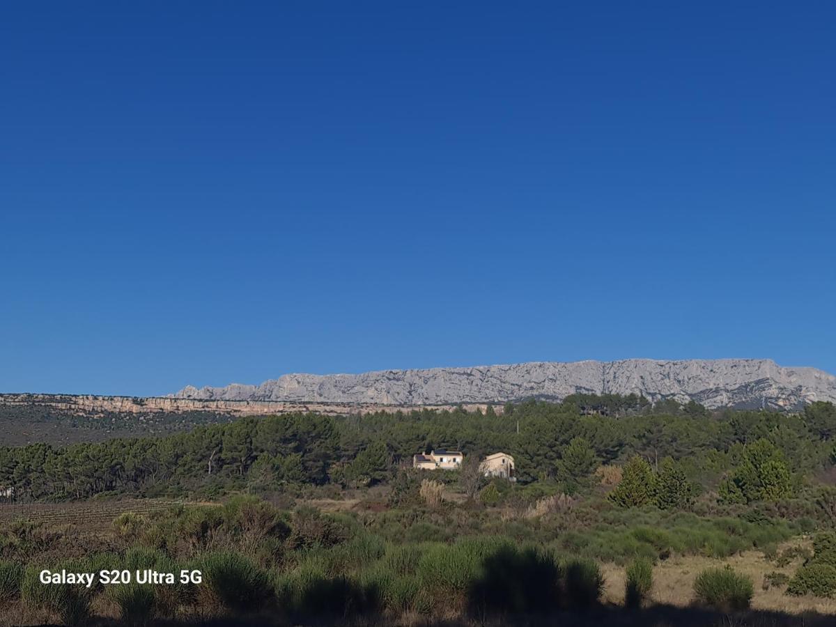 Апартаменты Mas Gabelys Superbe Vue Sainte Victoire Jardin Terrasse Et Piscine Тре Экстерьер фото